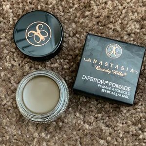 Anastasia Beverly Hills dipbrow pomade